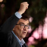 Javier Cercas: “Huyamos de la literatura que dulcifica la realidad como de la peste”