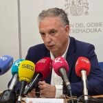 Sucesos.- Investigan un intento de atraco con una retroexcavadora en una oficina bancaria en Badajoz