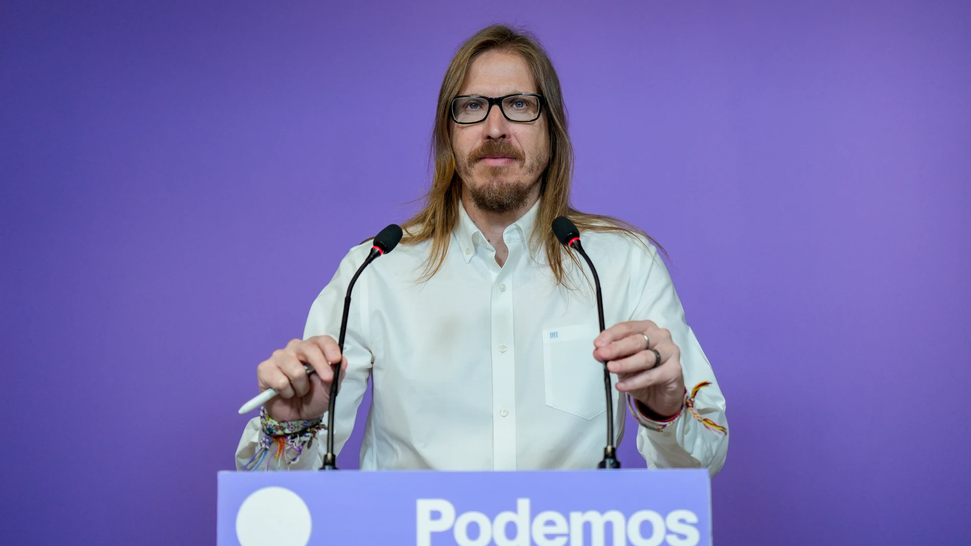 MADRID, 29/07/2025.- El portavoz de Podemos, Pablo Fernández, durante la rueda de prensa ofrecida este martes en la sede del partido, en Madrid. EFE/Borja Sánchez-Trillo