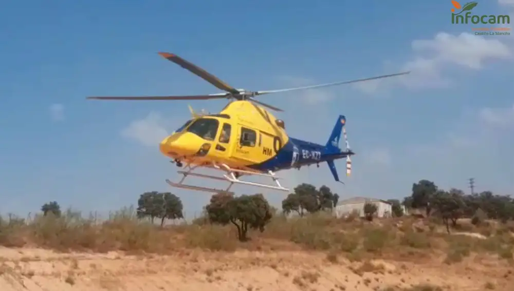 Sucesos.- C-LM envía dos helicópteros B-3 a colaborar en el incendio declarado en el sur de Ávila