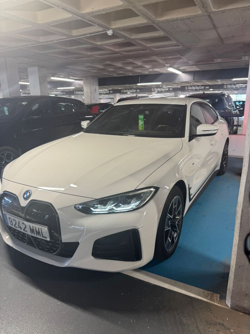 BMW I4.