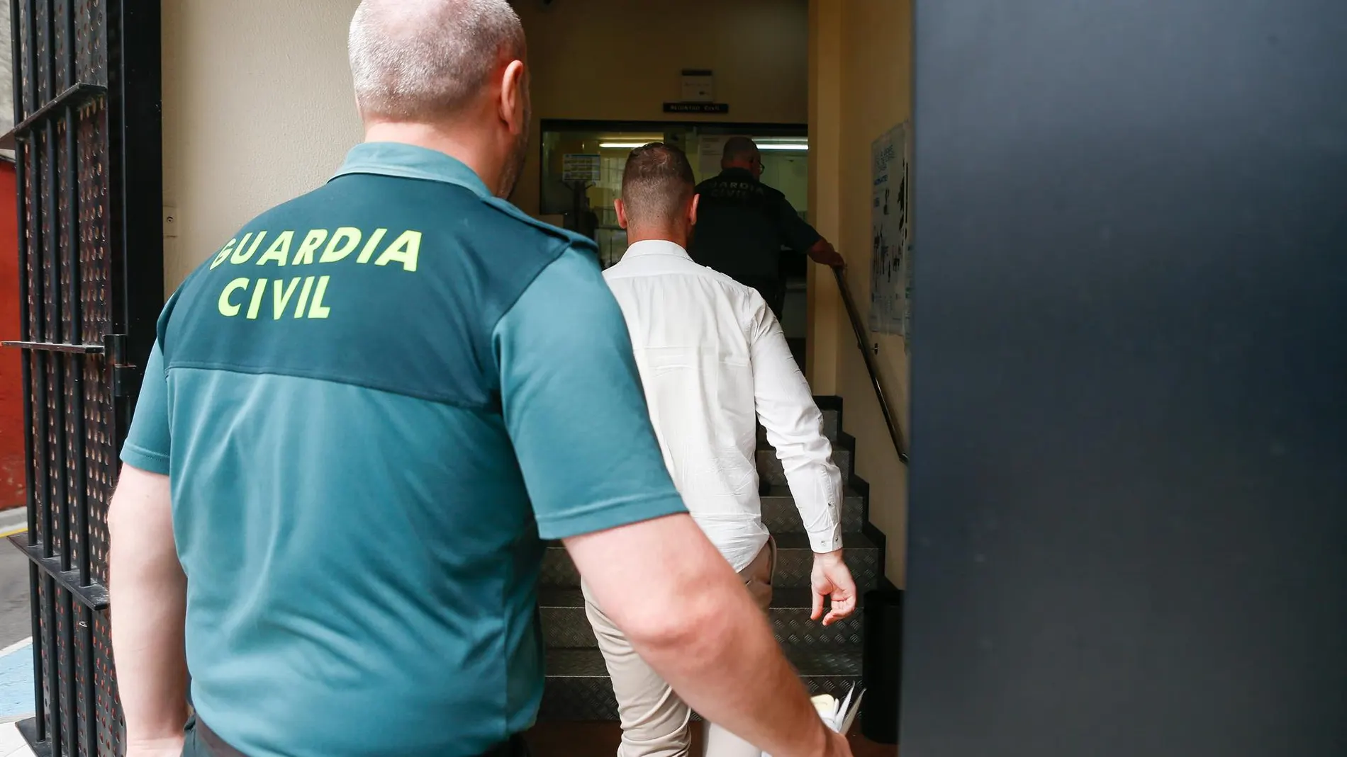 El PSOE suspende de militancia al concejal de Cospeito (Lugo) acusado de empujar a su pareja durante una boda
