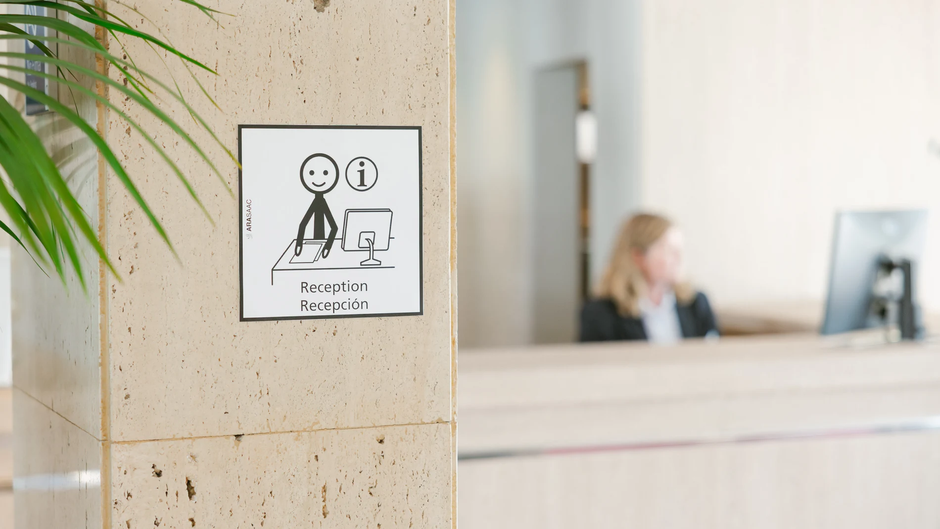 Recepción con pictogramas de Port Hotels