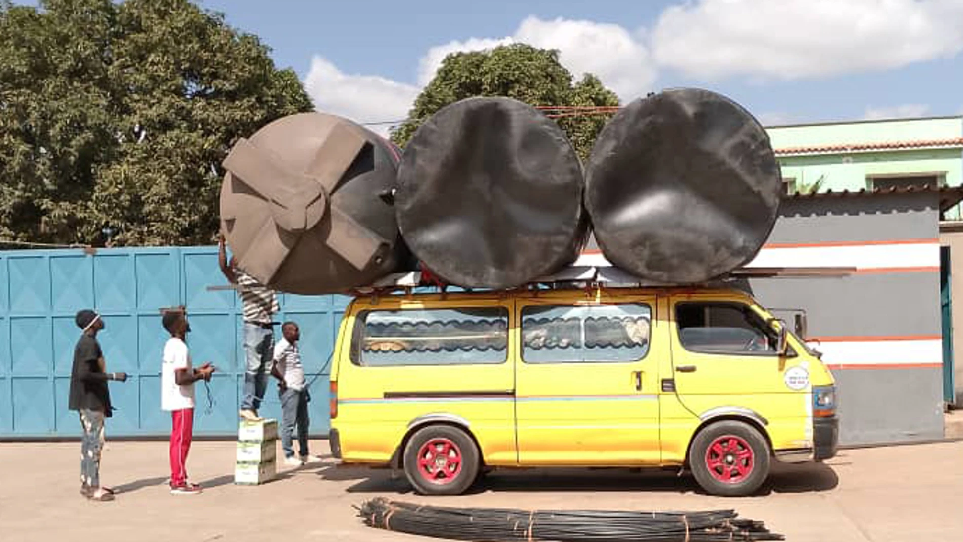 Una familia berciana invierte 10.800 euros en la compra de tres bombas solares para agua para Kilela Balanda (Congo)