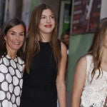 Los looks de Letizia y sus hijas en Mallorca.