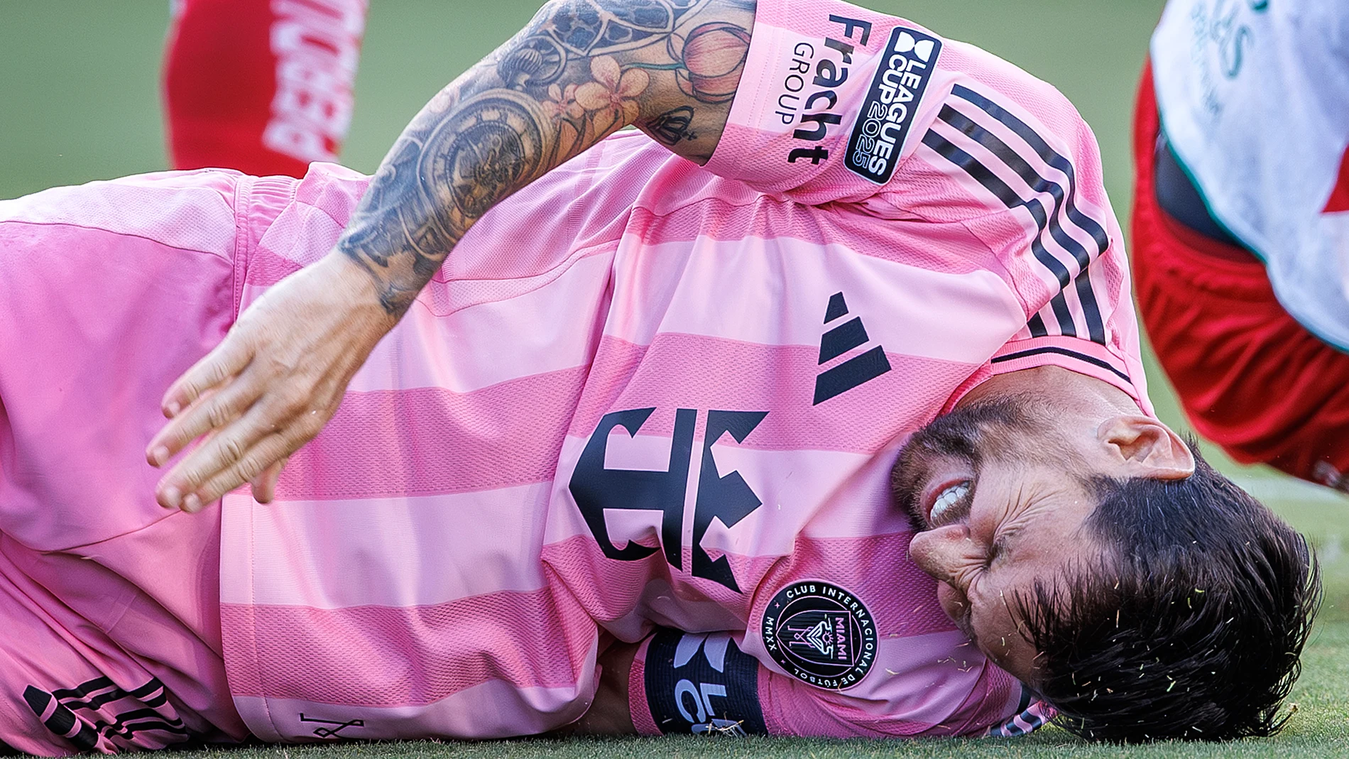 FORT LAUDERDALE (United States), 02/08/2025.- Inter Miami CF Forward Lionel Messi lies on the ground during the Leagues Cup 2025 soccer match between Inter Miami CF and Club Necaxa, in Fort Lauderdale, Florida, USA, 02 August 2025. EFE/EPA/CRISTOBAL HERRERA-ULASHKEVICH