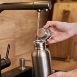 El truco alemán para refrescar tu habitación sin necesidad de aire acondicionado: basta con una botella