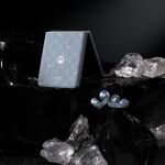 Más que funcionalidad: un accesorio para tu outfit gracias a Motorola + Swarovski