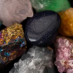 ¿Cuál es tu piedra de nacimiento? Guía mes a mes sobre piedras preciosas y sus significados ocultos