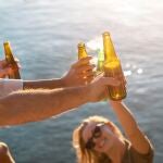 Esto es lo que le pasa a tu cuerpo si bebes alcohol durante una ola de calor