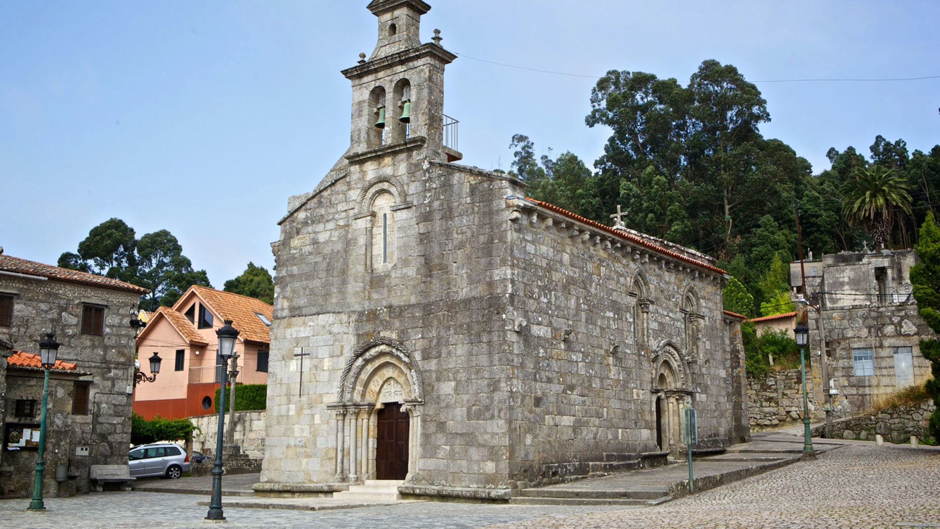 Así es la leyenda de la puerta tapiada de Castrelos: celos, milagros y la aparición de Dios