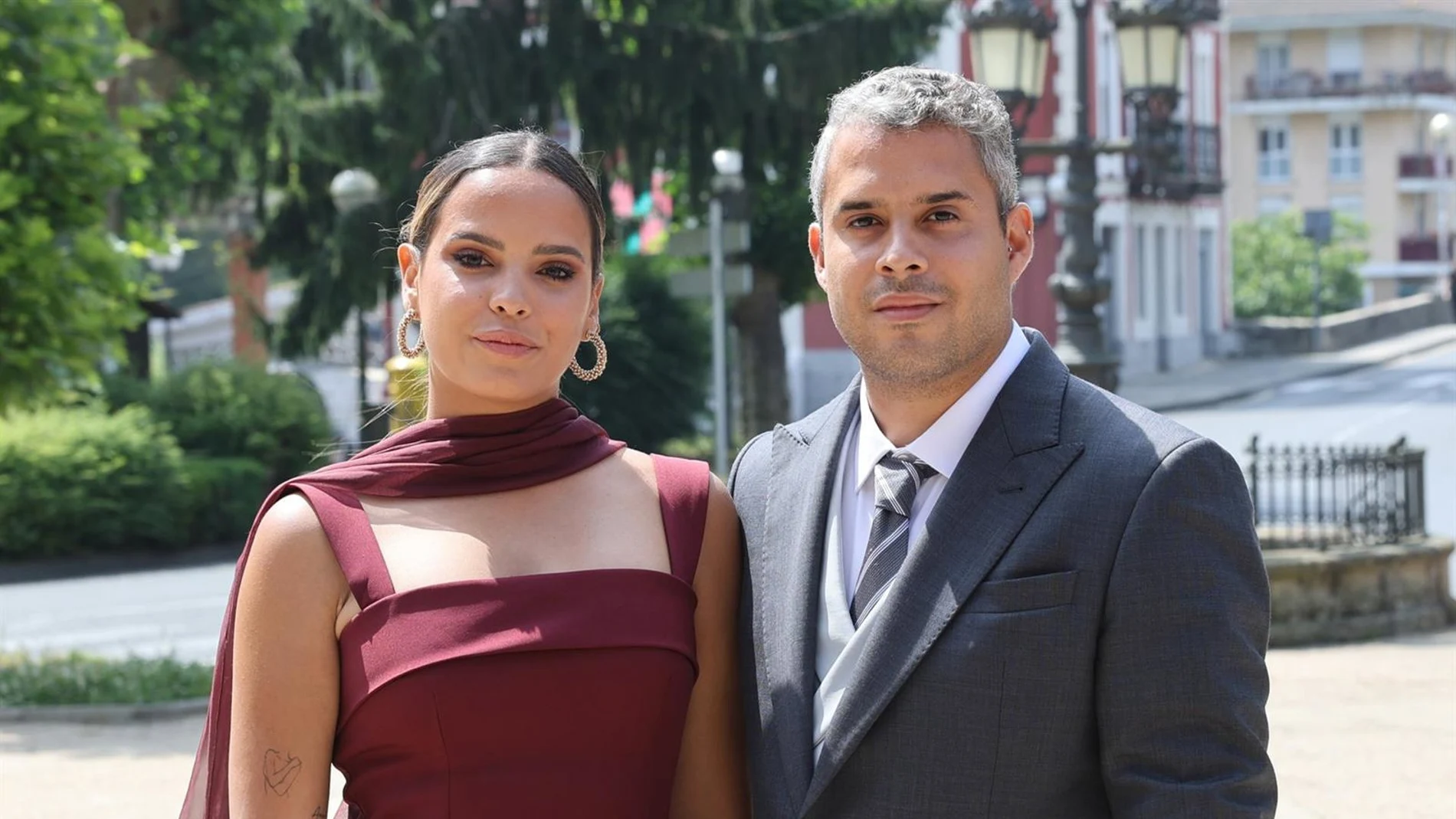 Gloria Camila y su hermano José Fernando, muy elegantes