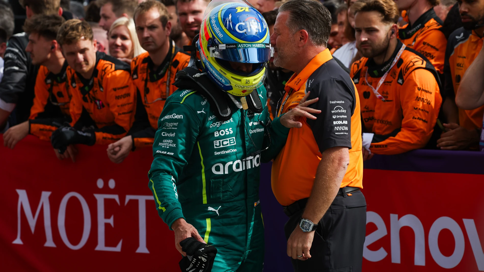 ALONSO Fernando (spa), Aston Martin F1 Team AMR25, BROWN Zak (usa), CEO of of McLaren Racing, portrait during the 2025 Formula 1 Lenovo Hungarian Grand Prix, 14th round of the 2025 FIA Formula One World Championship from August 1 to 3, 2025 on the Hungaroring, in Mogyorod, Hungary - Photo Antonin Vincent / DPPI AFP7 03/08/2025 ONLY FOR USE IN SPAIN