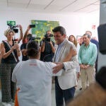 Carlos Mazón visita la unidad de hospitalización psiquiátrica infanto-juvenil del Hospital General Universitario de Elche