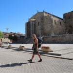 Un peregrino a su paso por Villasirga (Palencia)