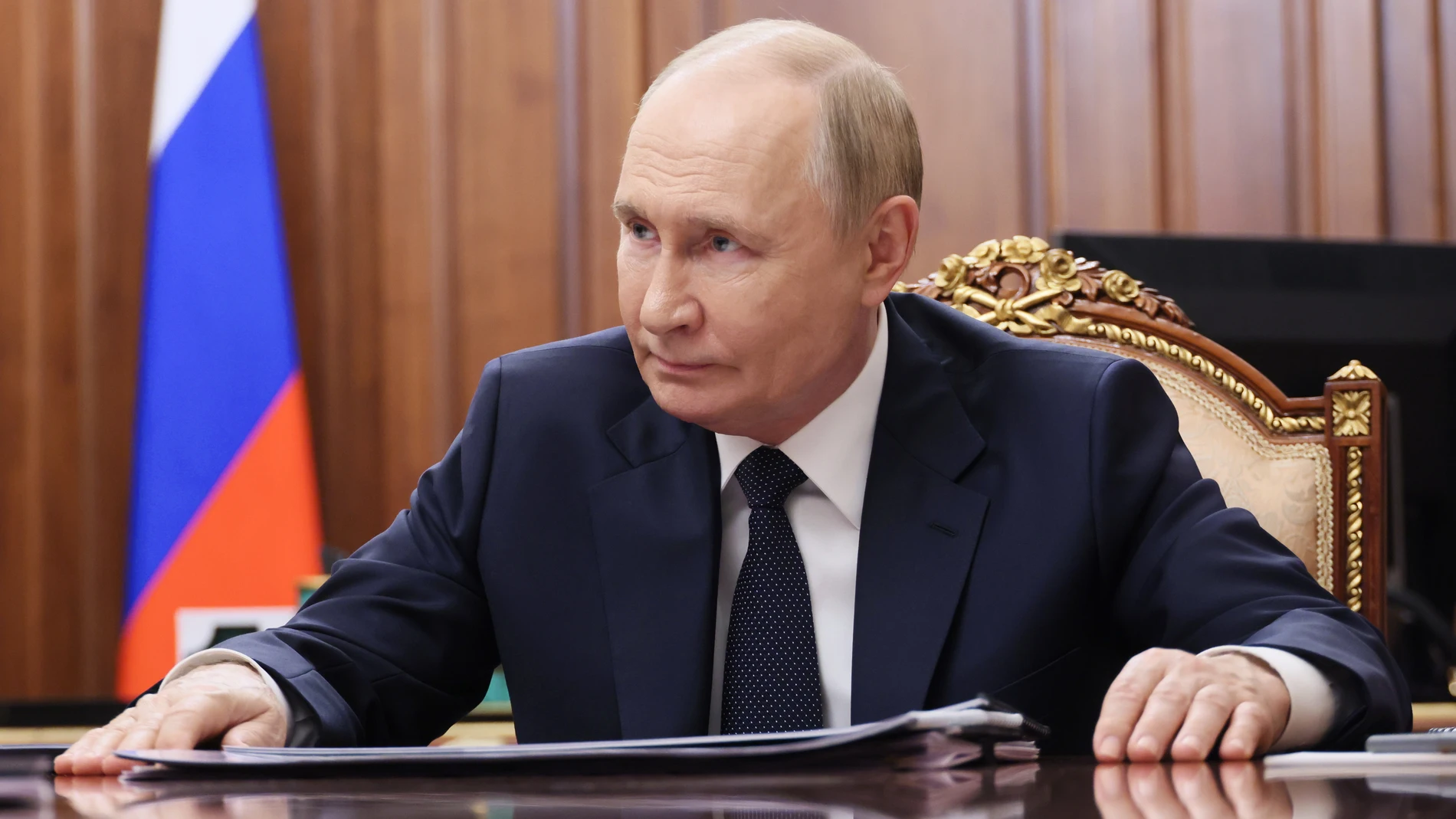 Moscow (Russian Federation), 04/08/2025.- Russian President Vladimir Putin meets the head of the self-proclaimed Donetsk People's Republic (DPR) at the Kremlin in Moscow, Russia, 04 August 2025. (Rusia, Moscú) EFE/EPA/MIKHAIL METZEL/SPUTNIK/KREMLIN / POOL MANDATORY CREDIT