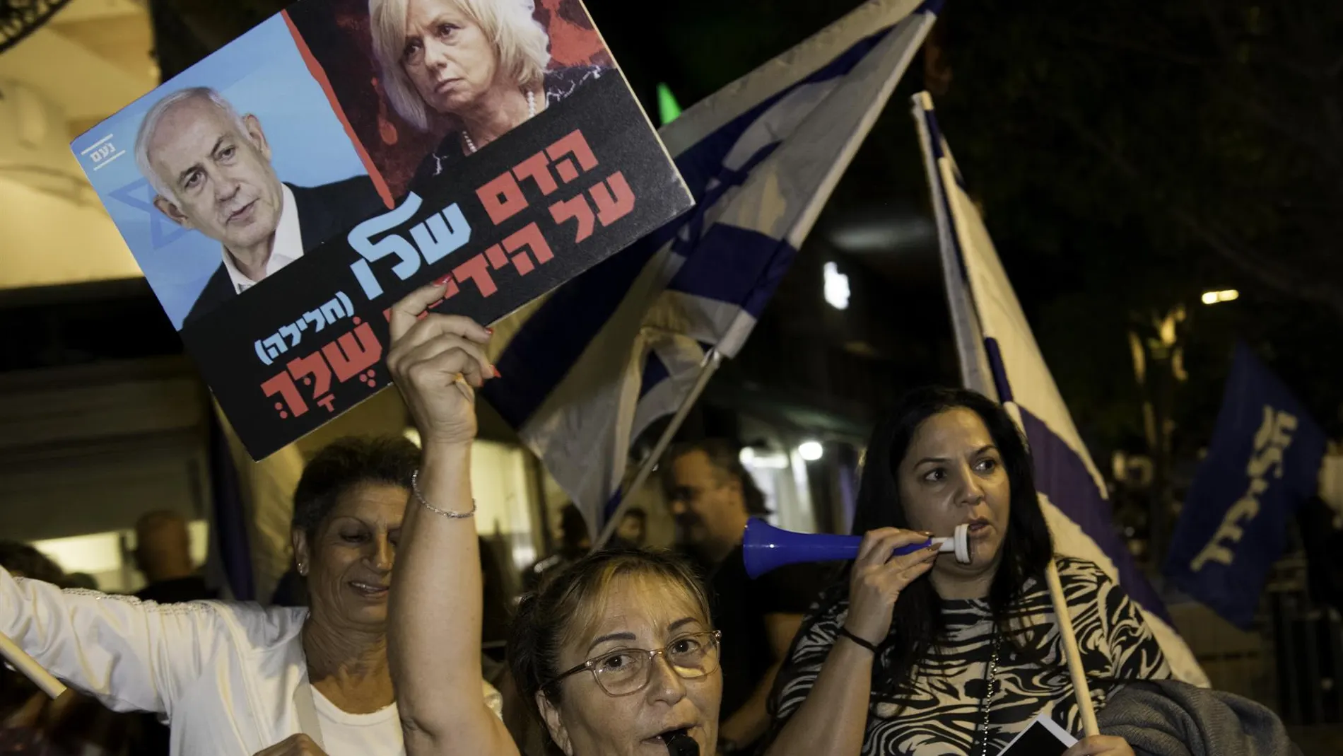 Israel.- Cientos de personas protestan ante la oficina de Netanyahu contra la destitución de la fiscal general