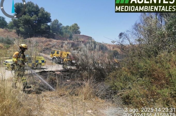 Sucesos.- Arden casi 1.000 m2 de matorral en un conato de incendio forestal en la Rambla de la Carrasquilla (Lorca)