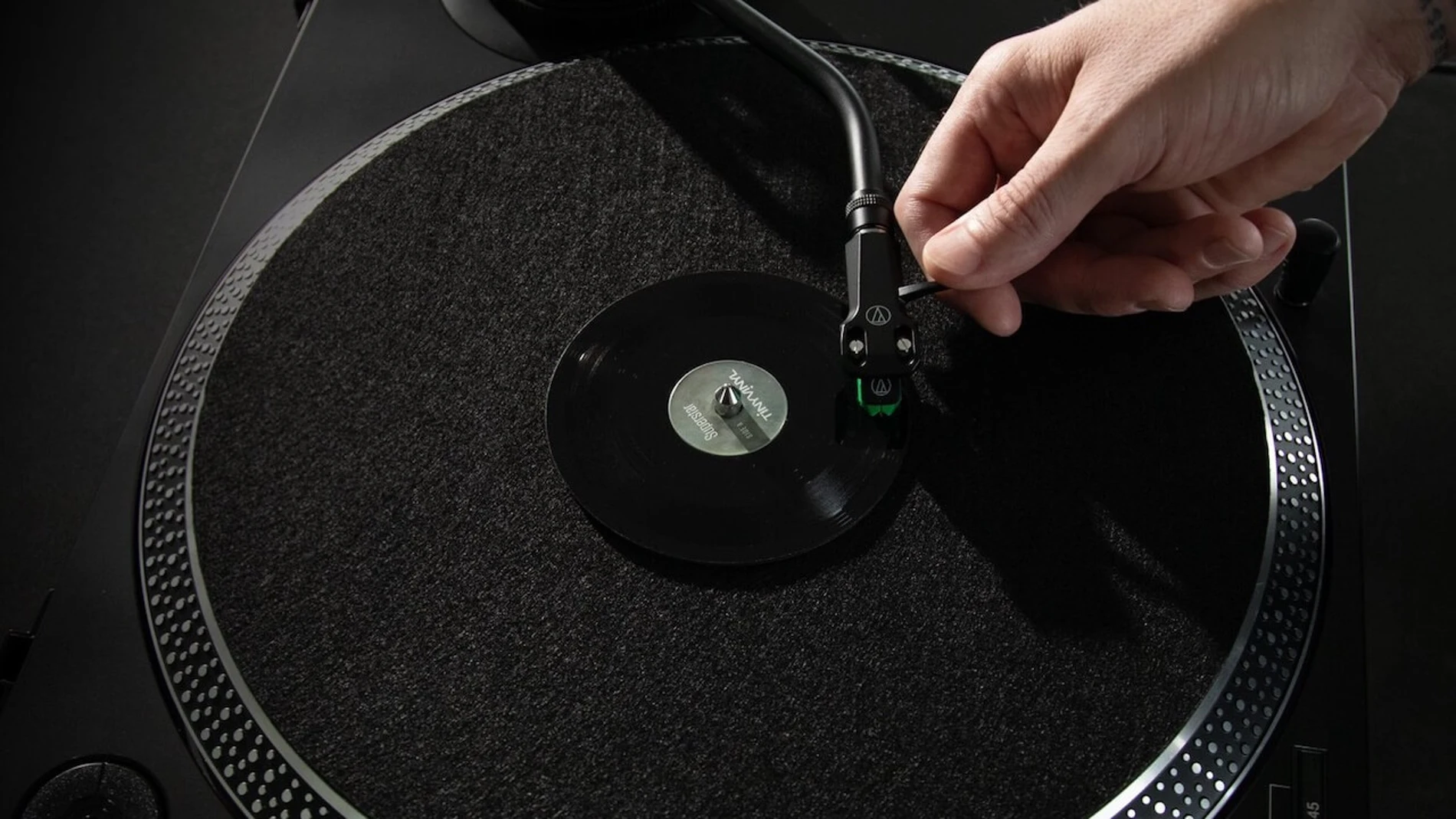 Estos discos en miniatura se reproducen en tocadiscos normales a 33 rpm