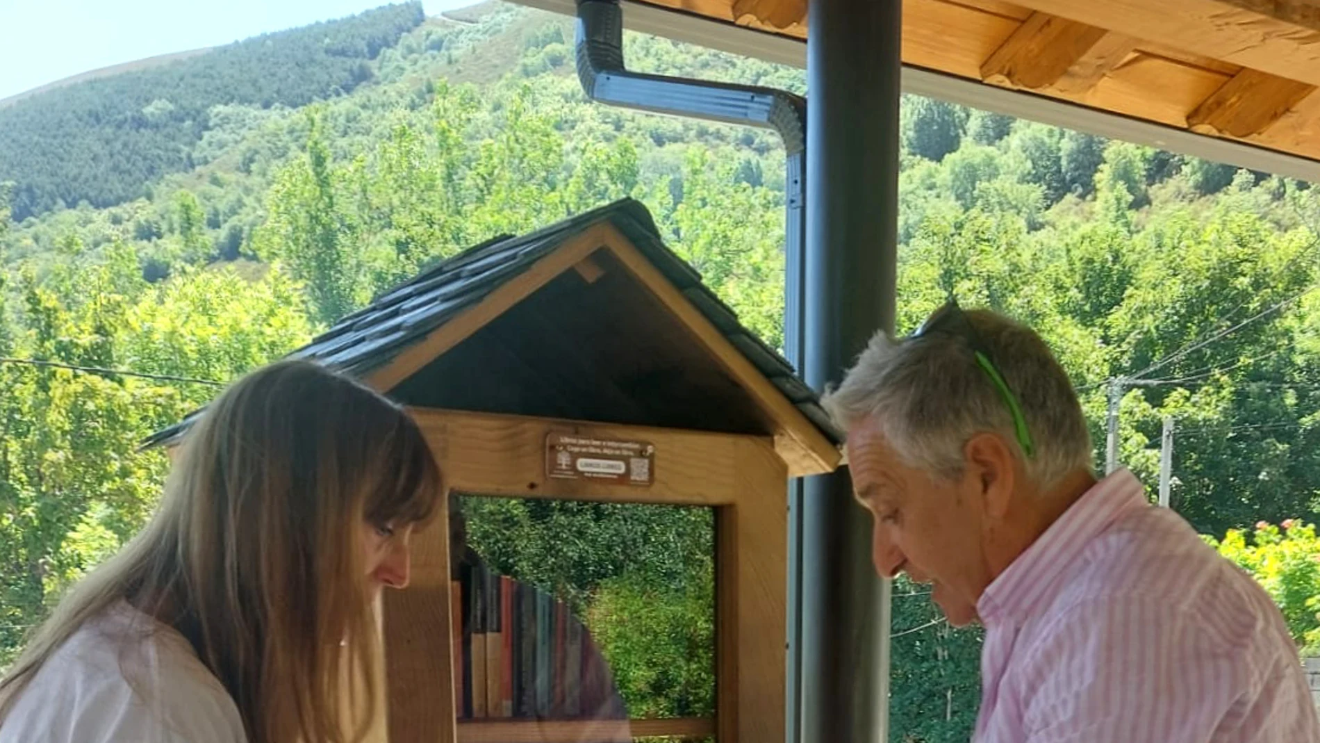 La red de mini bibliotecas de libros libres impulsadas por A Plena Cultura seguirá creciendo en el Bierzo con nuevas incorporaciones