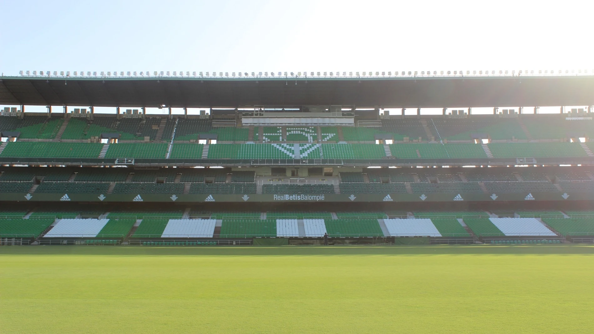 Grada de Preferencia del Estadio Benito Villamarín, que será demolida próximamente. REMITIDA / HANDOUT por REAL BETIS BALOMPIÉ. Fotografía remitida a medios de comunicación exclusivamente para ilustrar la noticia a la que hace referencia la imagen, y citando la procedencia de la imagen en la firma 04/08/2025