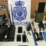 Detenidos dos hombres que ocultaban diferentes objetos para cometer robos en un vehículo de alta gama
