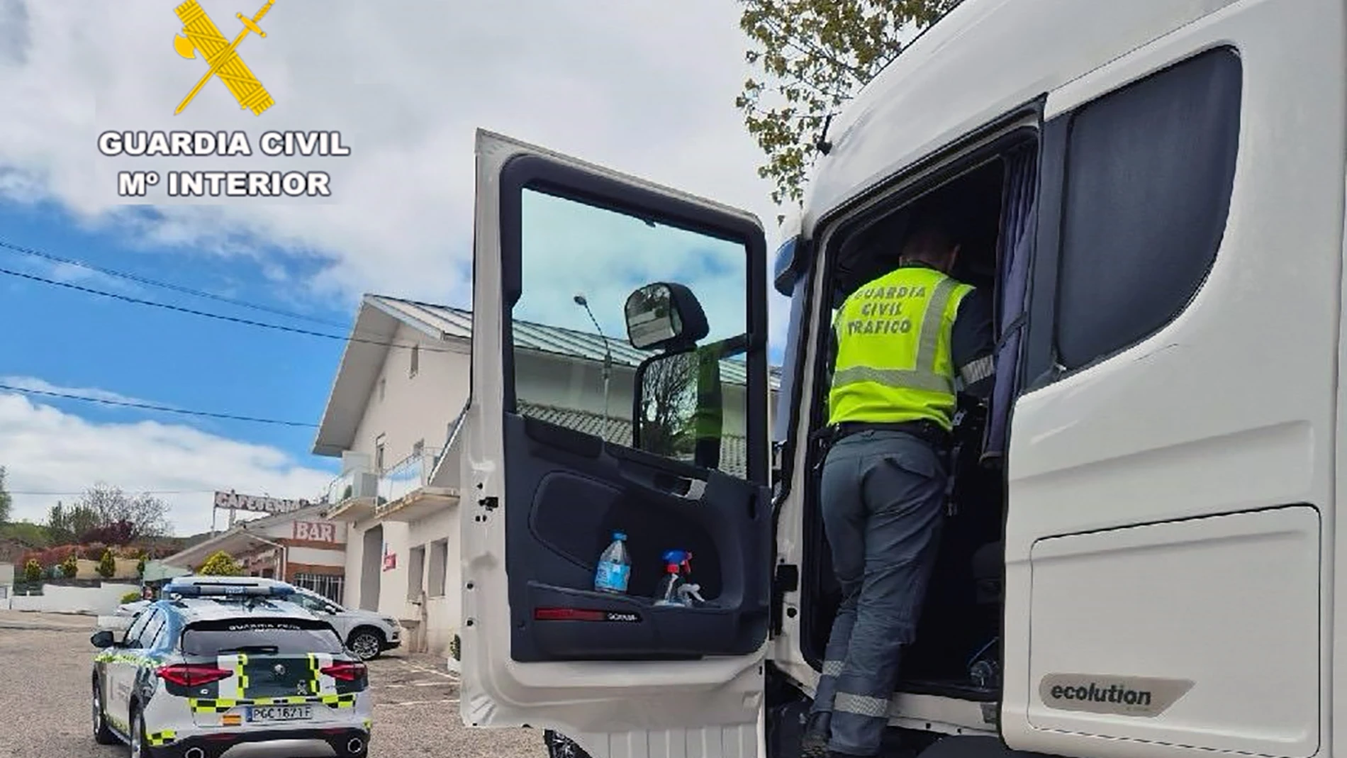 Imagen de la intervención de la Guardia Civil