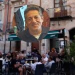 Terraza del Restaurante Ágape de Zamora y una foto del actor Pepón Nieto durante su visita a este templo gastronómico