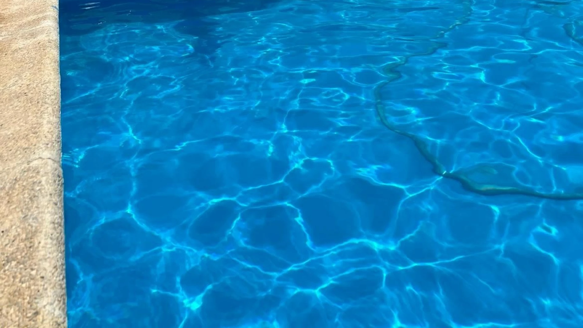Imagen recurso de una piscina