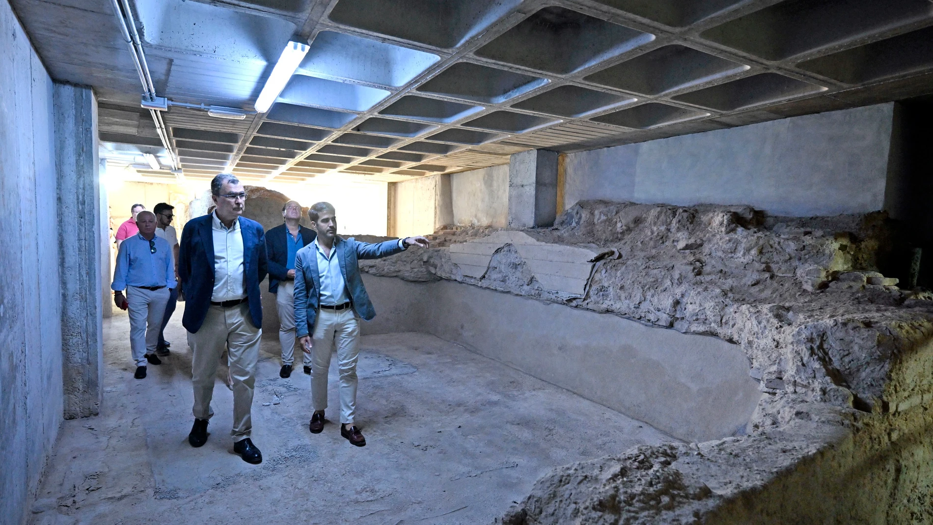 El alcalde de Murcia, José Ballesta, visita el nuevo espacio abierto junto a la muralla medieval en la calle Sagasta, que será la sede permanente del Festival Murcia Tres Culturas REMITIDA / HANDOUT por AYUNTAMIENTO MURCIA Fotografía remitida a medios de comunicación exclusivamente para ilustrar la noticia a la que hace referencia la imagen, y citando la procedencia de la imagen en la firma 01/08/2025