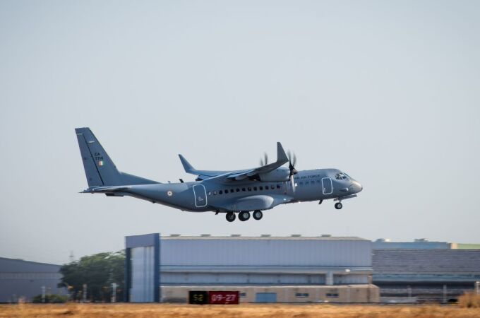El C295 de Airbus despega de Sevilla, con destino a la Fuerza Aérea India