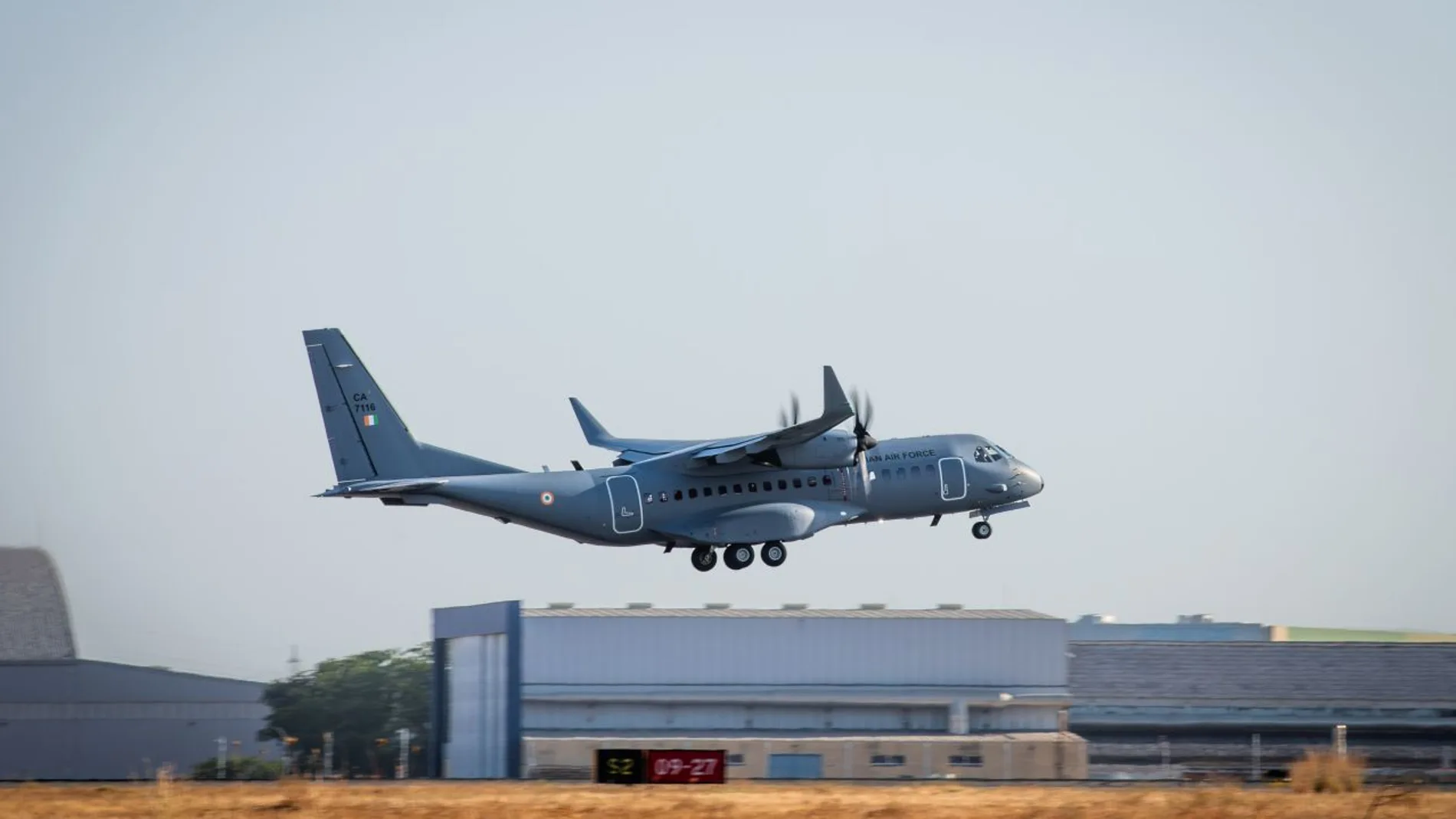 El C295 de Airbus despega de Sevilla, con destino a la Fuerza Aérea India