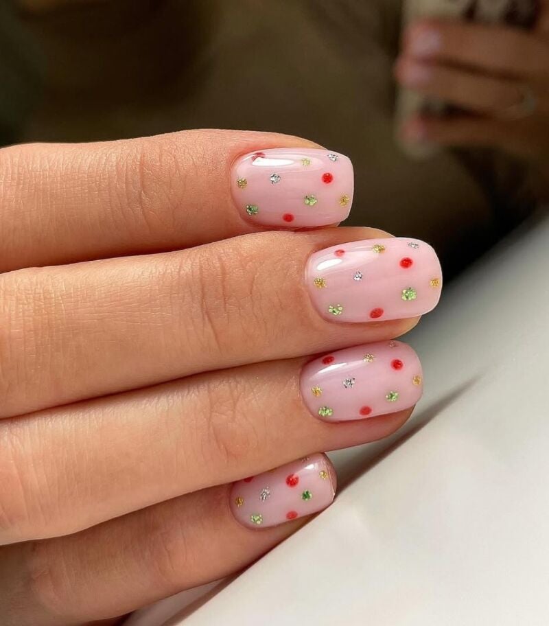 Manicura lunares multicolor