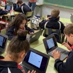 Incertidumbre ante la decisión de limitar el uso de pantallas en las aulas