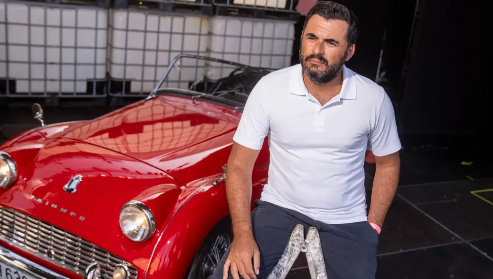 Emiliano Suárez, director de escena de Opera Garage, el 7 de agosto en el escenario donde se presentará «La Bohème» en Condeduque.