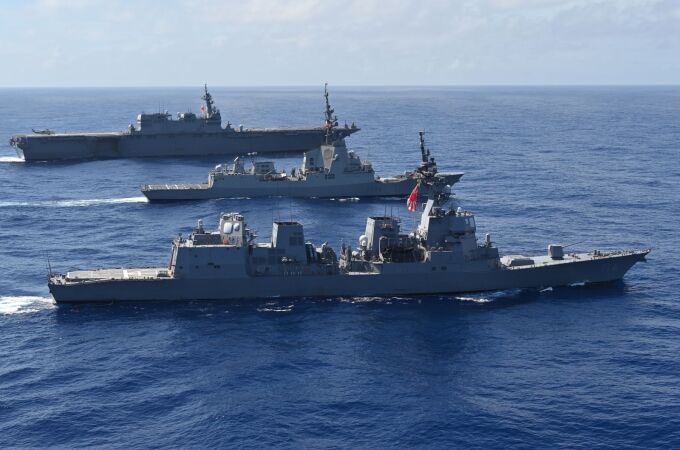 La fragata Méndez Núñez une vínculos con la Armada japonesa durante su regreso a España