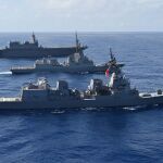 La fragata Méndez Núñez une vínculos con la Armada japonesa durante su regreso a España