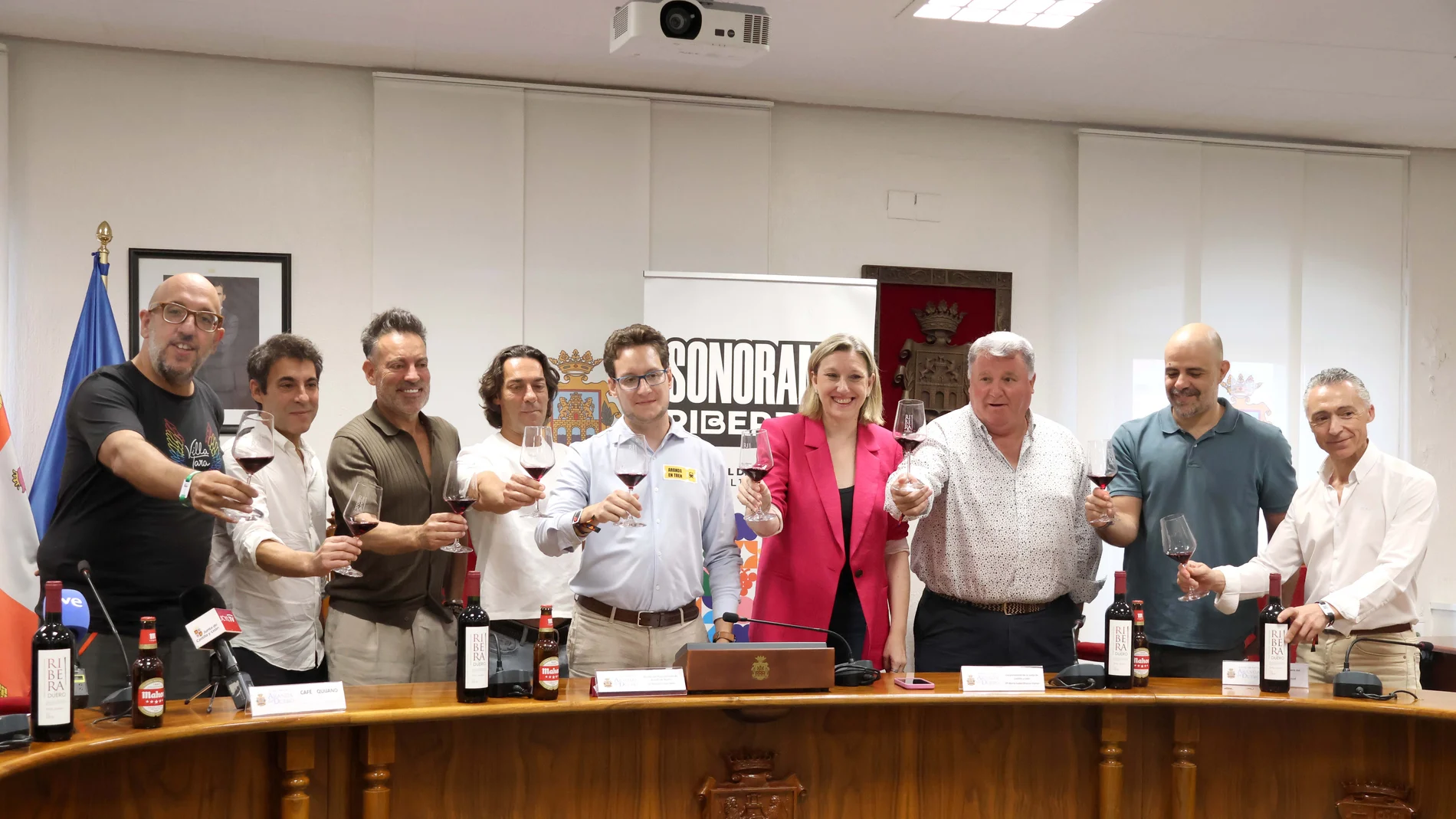 La vicepresidenta Isabel Blanco presenta el Sonorama Ribera junto a su director, Javier Ajenjo, el alcalde de Aranda, Antonio Linaje, y el presidente del Consejo Regulador Ribera del Duero, Enrique Pascual