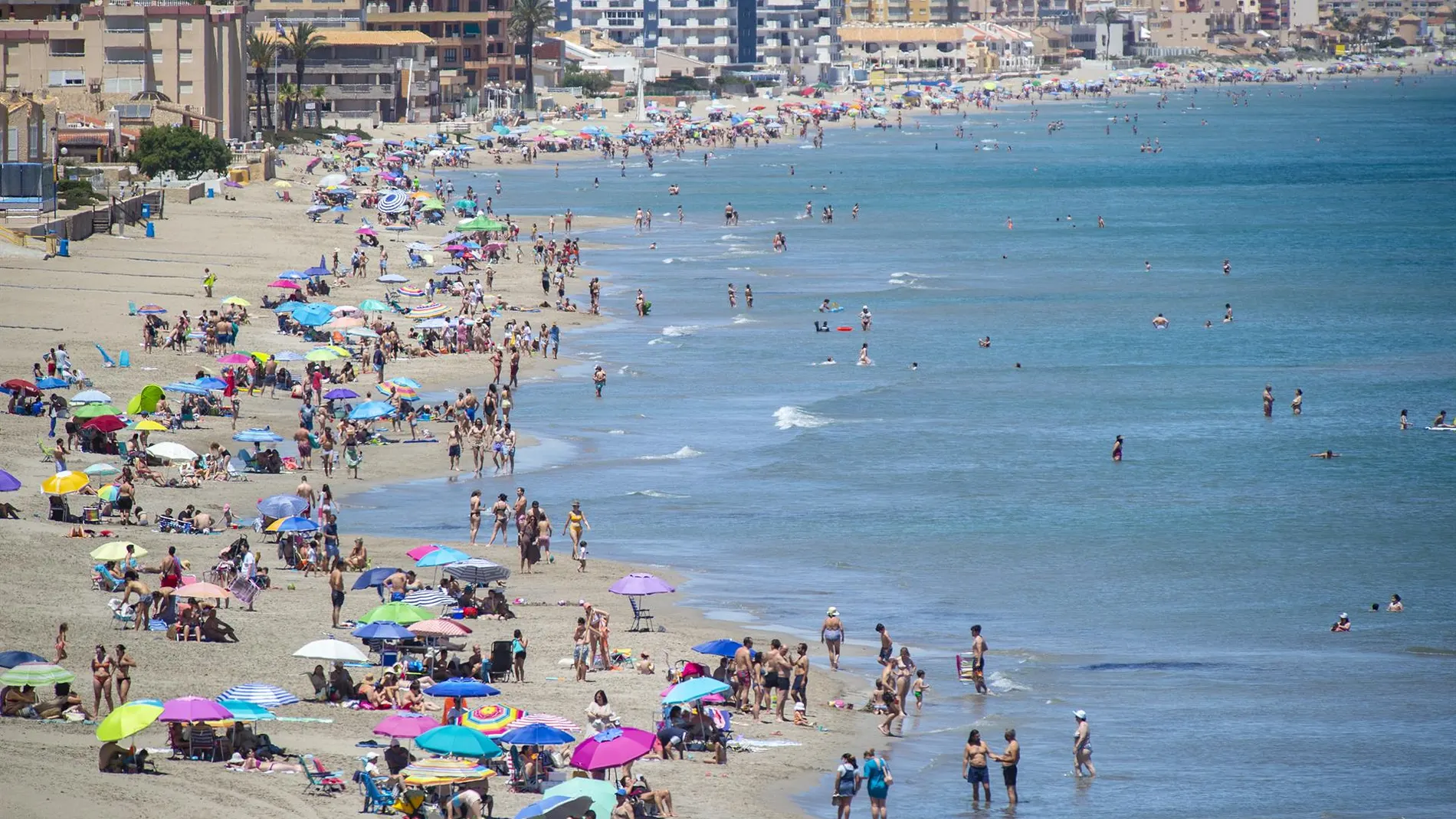 MURCIA.-La bandera amarilla ondea este viernes en siete playas de la Región