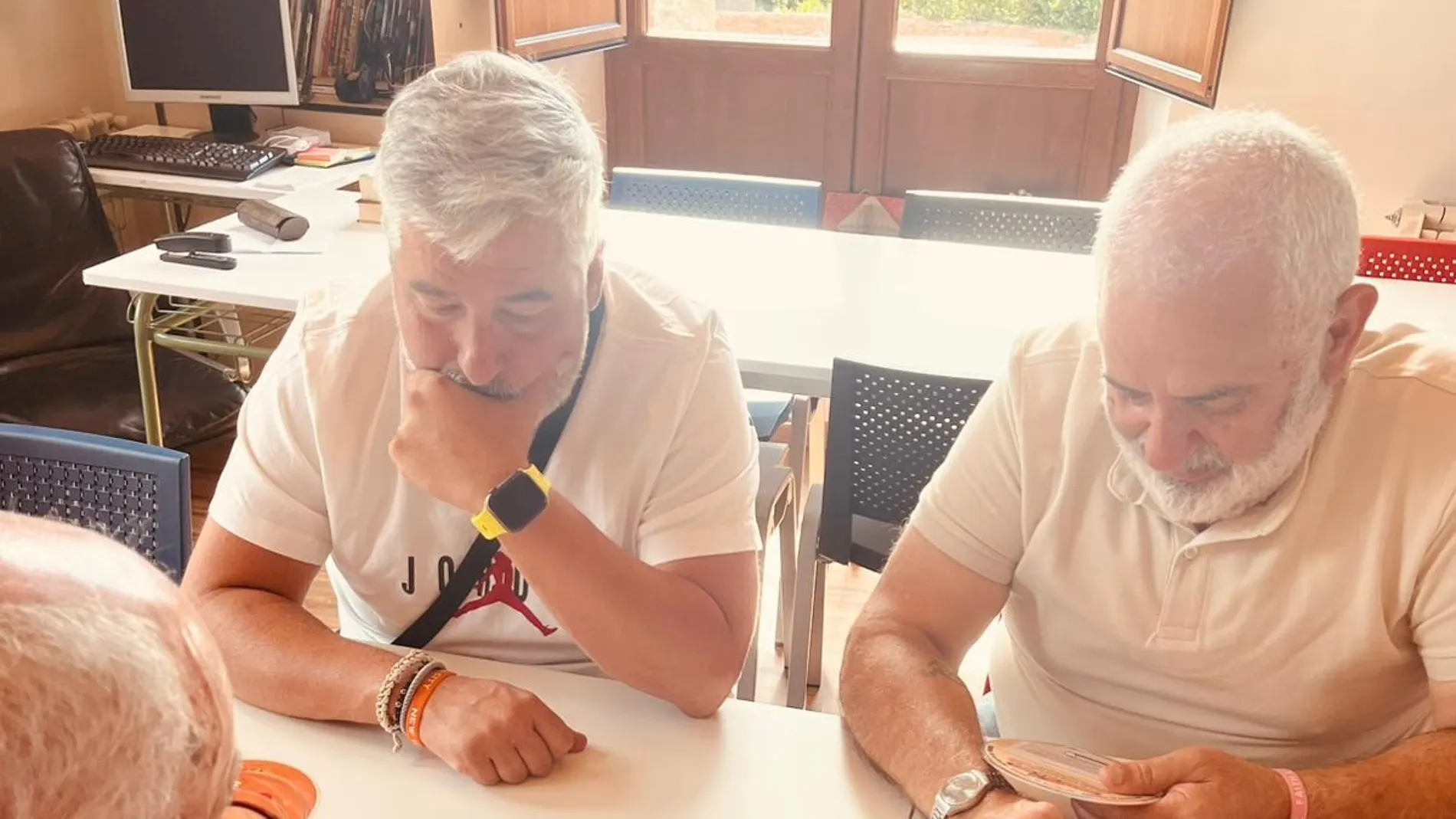 Los mayores de Matallana de Torío (León) aprenden a navegar de forma segura gracias a un proyecto enmarcado en una beca Ralbar