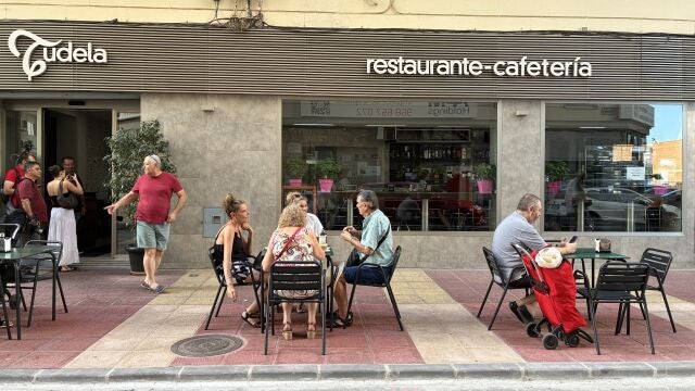 Terraza del bar Tudela en Murcia, ampliada a los tiempos de la pandemia