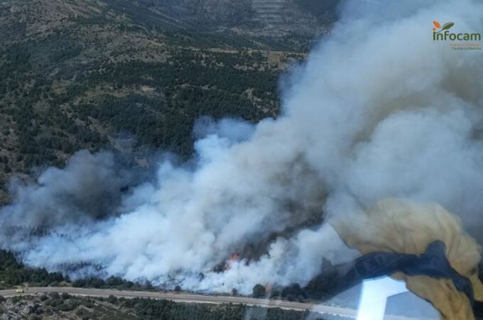 En situación operativa nivel 1 un incendio declarado en La Huerce (Guadalajara) por el corte de la CM-1006