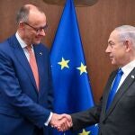 O.Próximo.- Netanyahu traslada a Merz su "decepción" por el "embargo de armas" a Israel