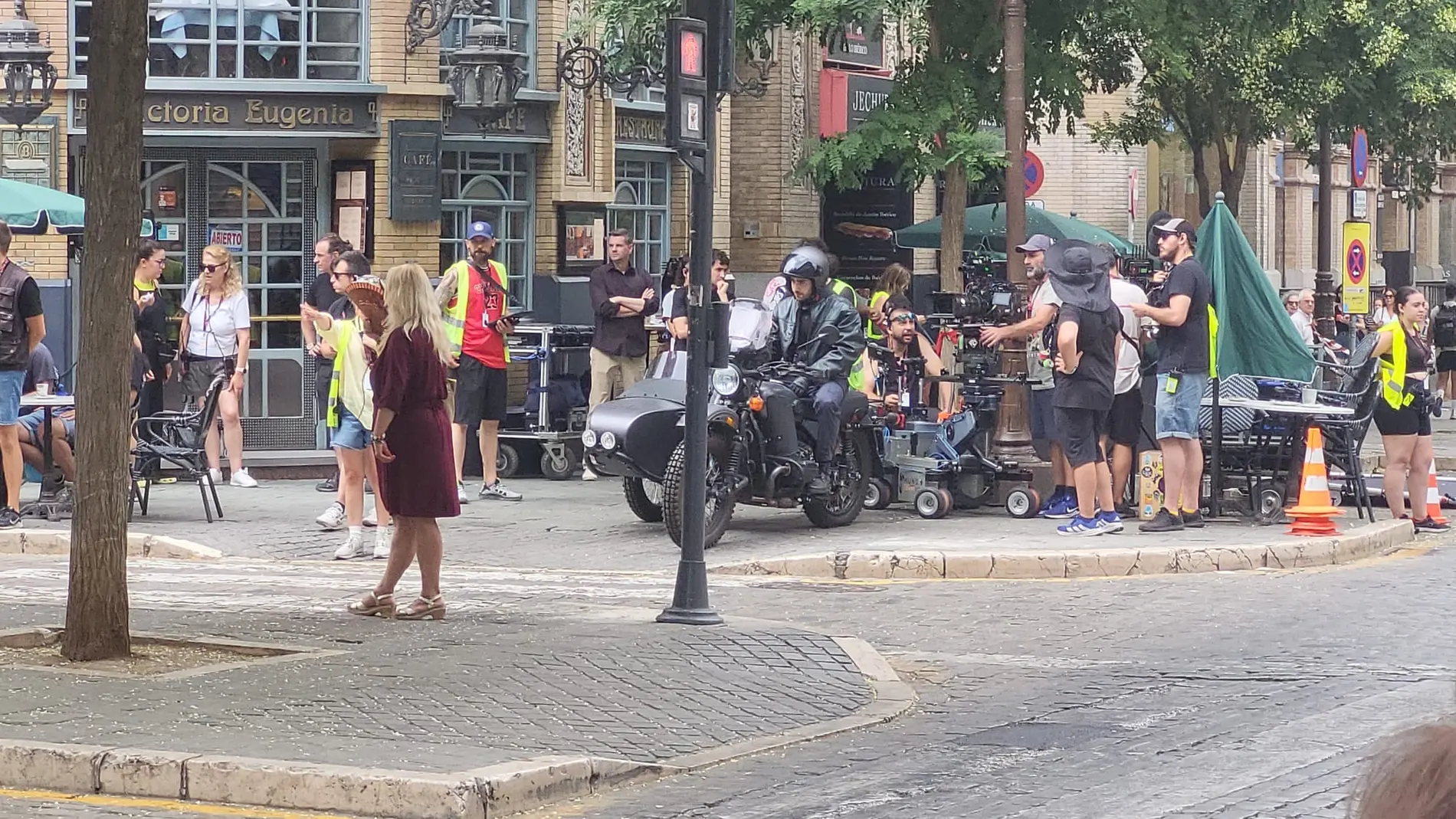 Rodaje de la serie «Berlín» en plena calle Imagen de la capital hispalense