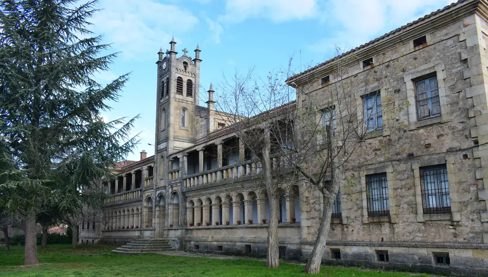 Antiguo colegio de Derroñadas