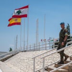 El general de Brigada Ricardo Esteban Cabrejos, en la base "Miguel de Cervantes"