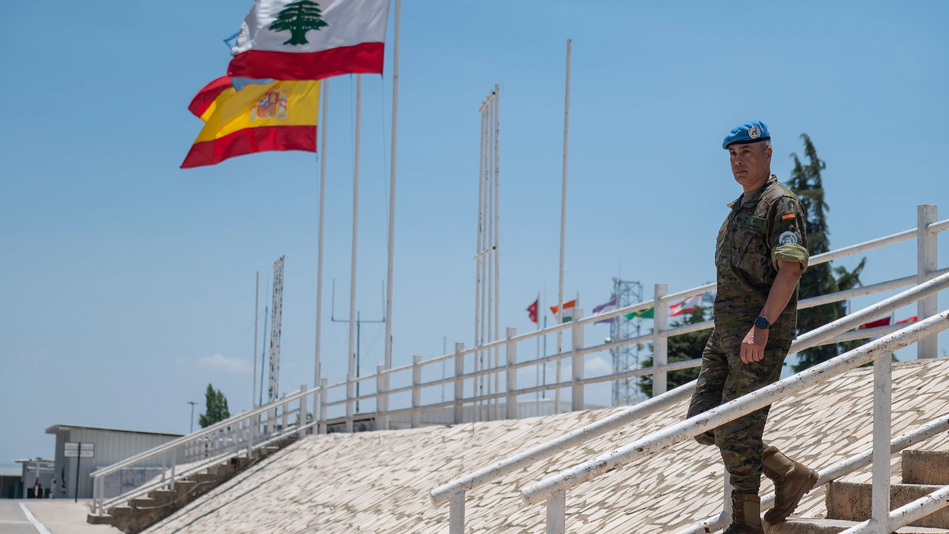 El general de Brigada Ricardo Esteban Cabrejos, en la base "Miguel de Cervantes"