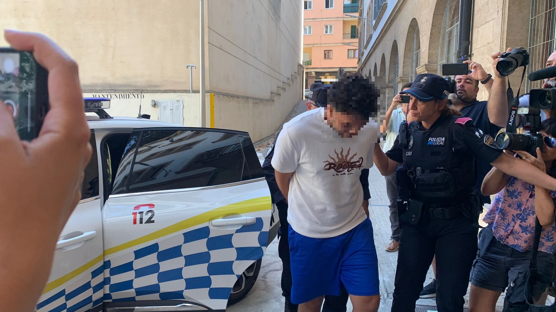 El detenido por el atropello al cantante Jaume Anglada, llega a los juzgados de Vía Alemania para comparecer ante el juez. EUROPA PRESS 08/08/2025