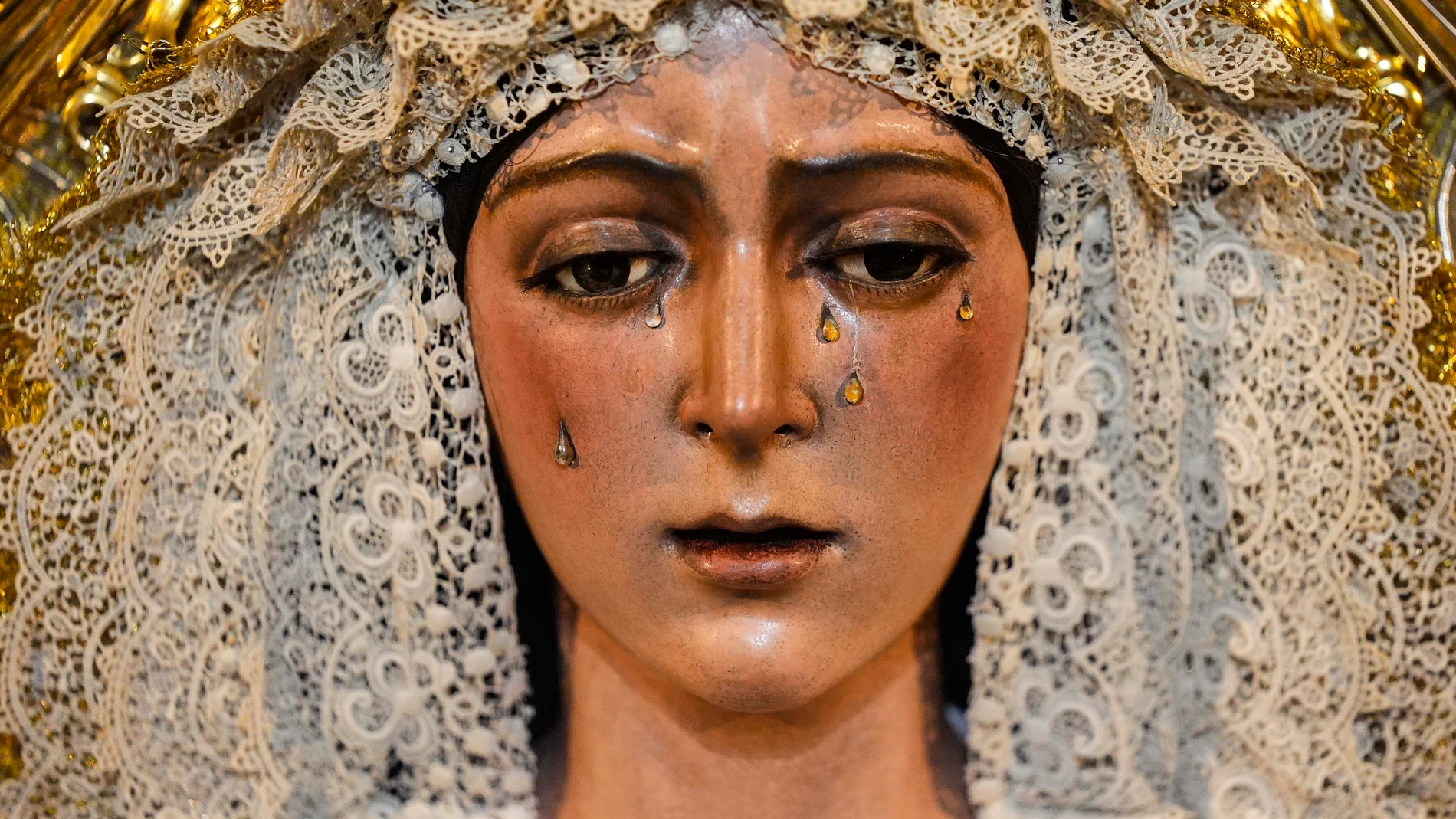 La Macarena será retirada del culto este martes para iniciar su restauración