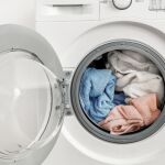 Según lo recomendado por los tapiceros: El método rápido para limpiar tus cojines en 5 minutos
